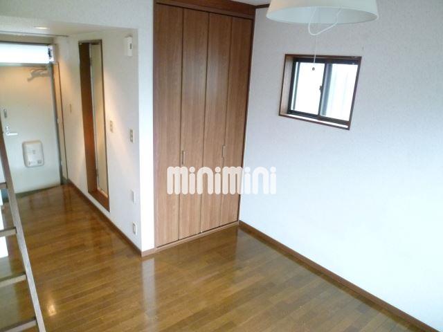 居室・リビング　２階角部屋２面採光！