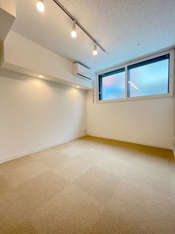 居室・リビング　居室は防音床、防音壁、防音天井となっており、コンクリートの厚