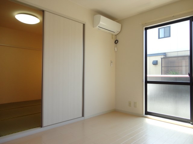 居室・リビング　写真は201号室です（参考）