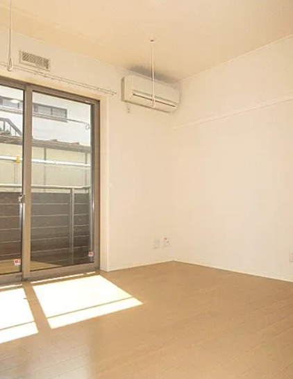 居室・リビング　別部屋の写真を使用しております。