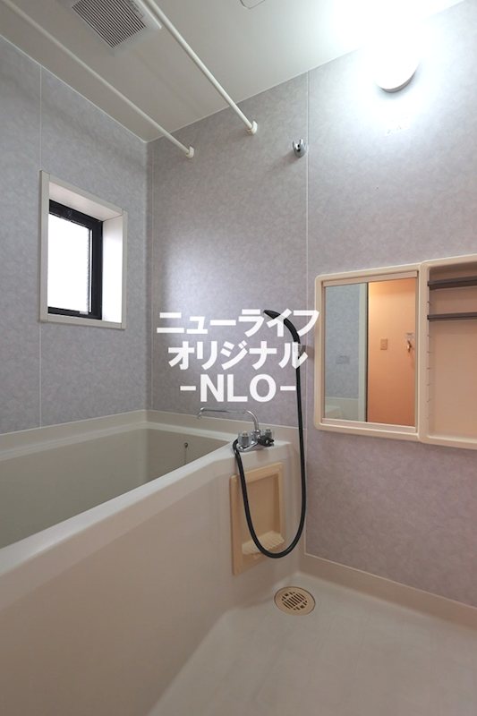 バス・シャワールーム　小窓があり換気がしやすいキッチン☆