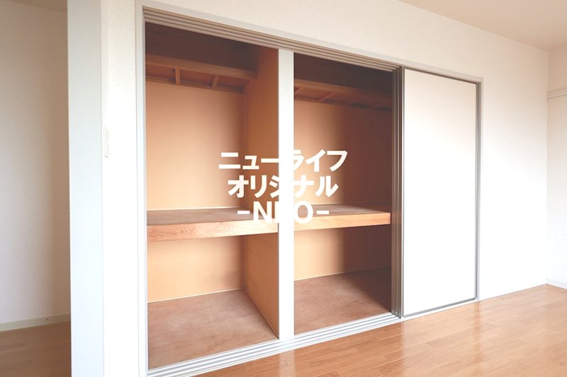 収納　6.7帖洋室収納☆奥行きがありお布団なども収納できます☆
