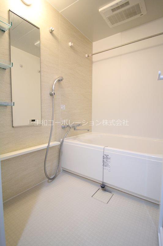 玄関　浴室　シャワーヘッドメタル調