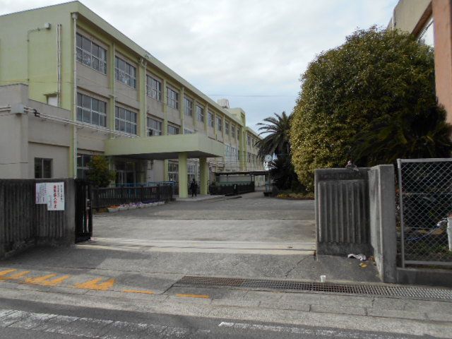 小学校　保田小学校様（小学校）まで600m