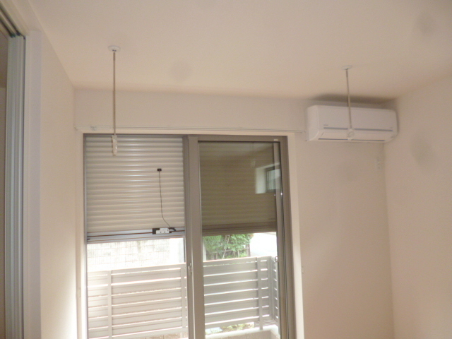 その他　★防犯シャッター　室内物干しフック★