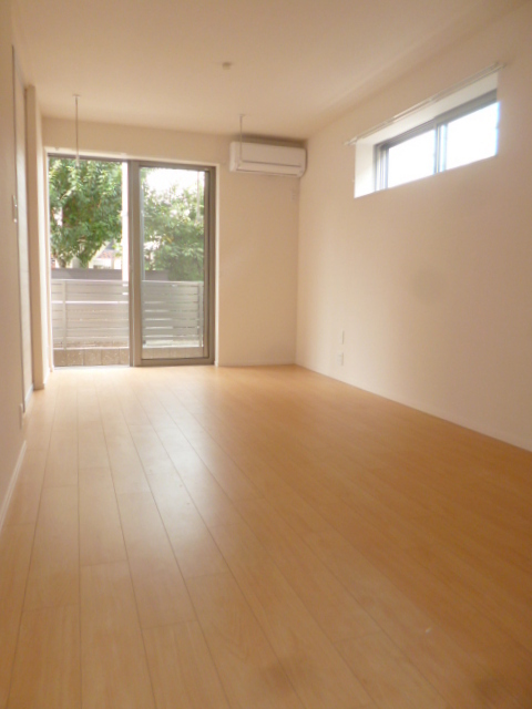 居室・リビング　★明るい角部屋２面採光★