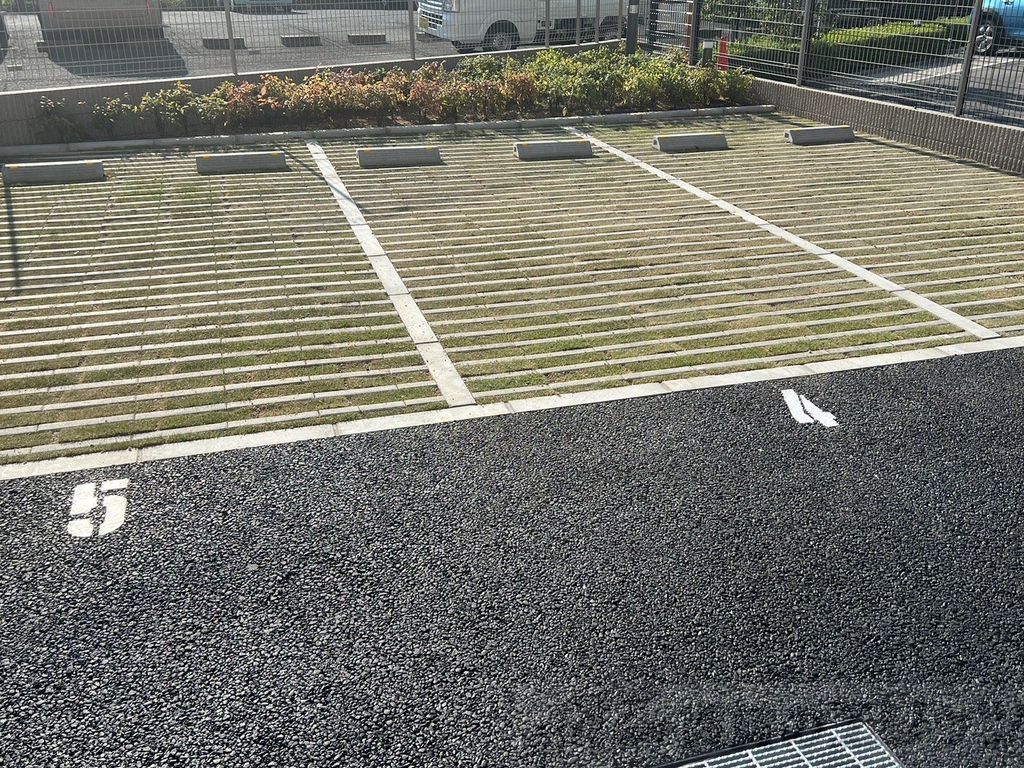 駐車場　庭