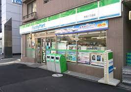 コンビニ　ファミリーマート赤羽二丁目店（コンビニ）まで292m