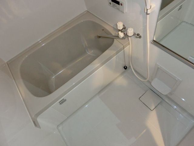 バス・シャワールーム　きれいなバスルーム。