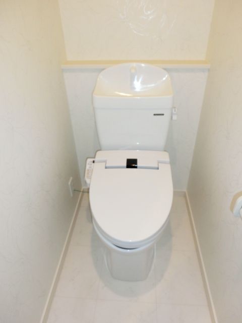 トイレ　洗浄機能付き。