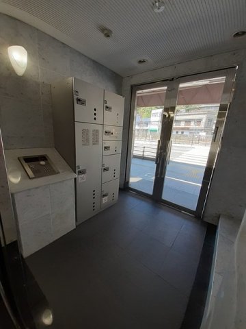 エントランス　ゆとりのあるエントランスです