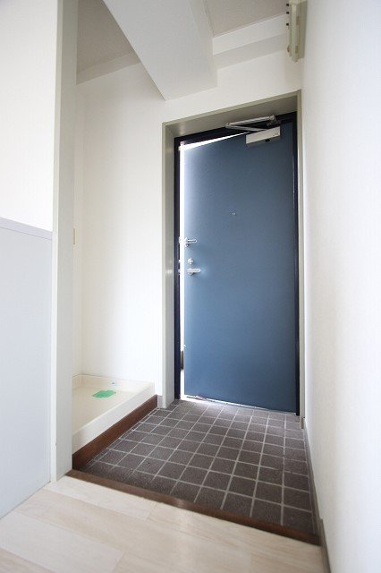 玄関　同物件別号室の写真