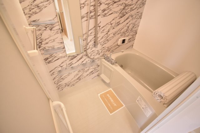 バス・シャワールーム　落ち着いた空間のお風呂です