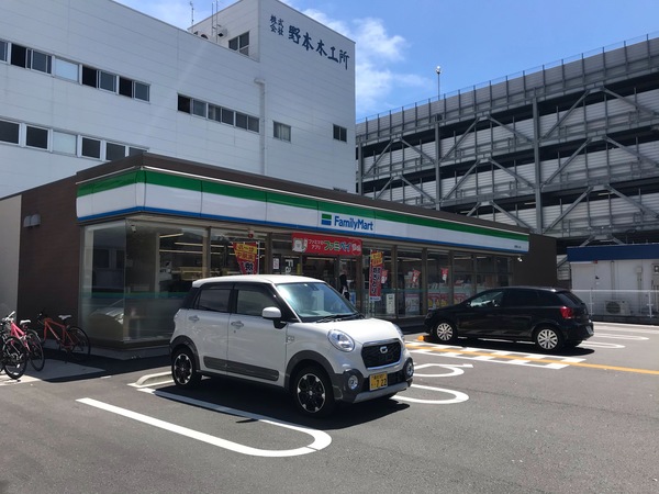 コンビニ　ファミリーマート高知梅ノ辻店（コンビニ）まで273m