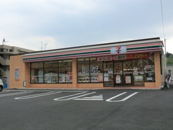コンビニ　セブン-イレブン多摩明神橋通り店（コンビニ）まで298m