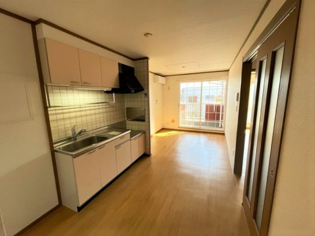 居室・リビング　※間取り反転の場合あり。間取り・内観に関しては現況優先。