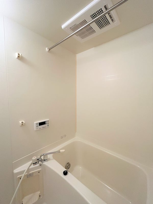 バス・シャワールーム　※間取り反転の場合あり。間取り・内観に関しては現況優先。