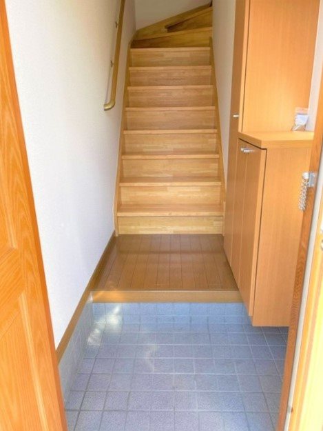 玄関　※間取り反転の場合あり。間取り・内観に関しては現況優先。