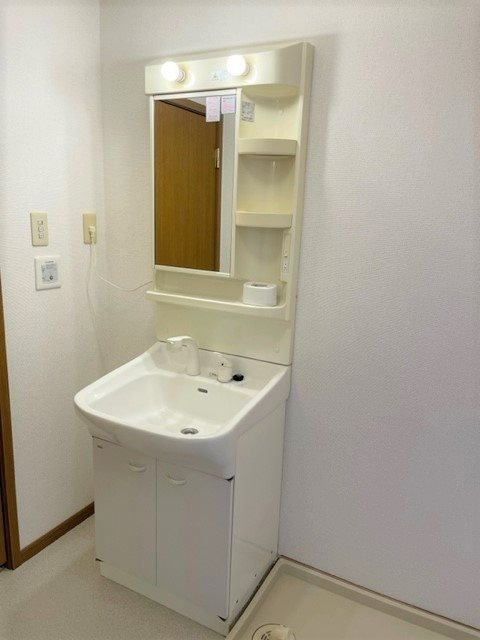 洗面設備　※間取り反転の場合あり。間取り・内観に関しては現況優先。