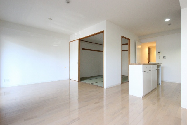 居室・リビング　同物件別号室の写真