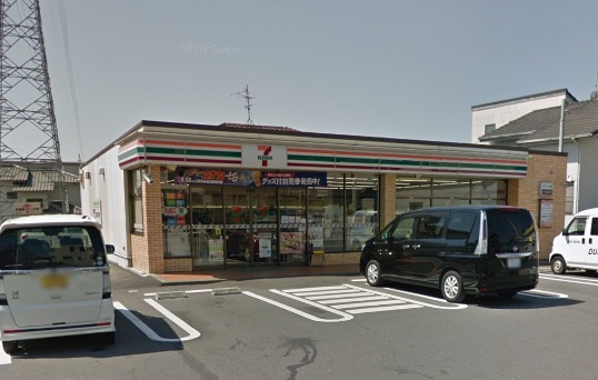 コンビニ　セブンイレブン（コンビニ）まで961m