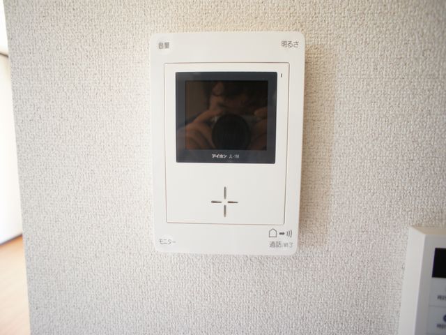 セキュリティ　訪問者の確認ができるTVドアホン付きです♪