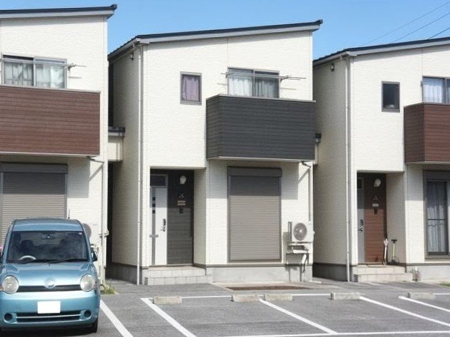 建物外観　2階建ての戸建貸家です♪