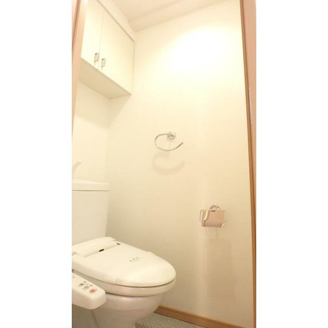 トイレ　温水洗浄便座。