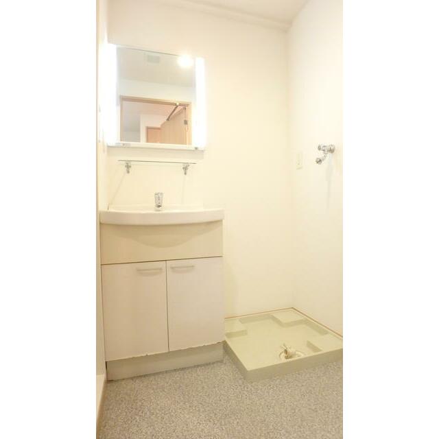 洗面設備　嬉しい独立洗面台付き。