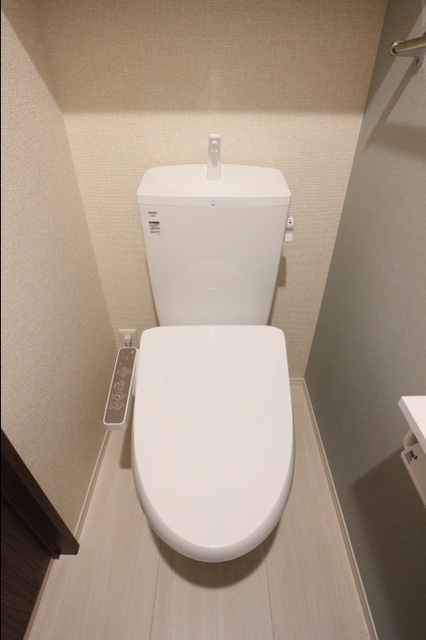 トイレ　温水洗浄暖房便座