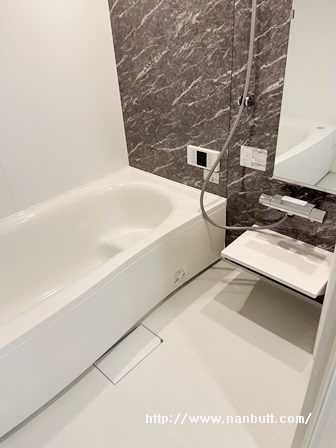 バス・シャワールーム　浴室乾燥機・追い焚き機能付き一坪バス