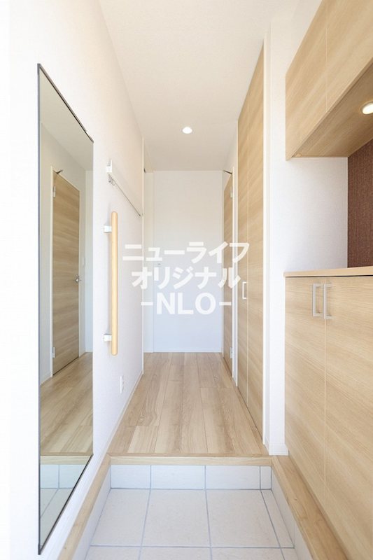 玄関　身だしなみのチェックができる全身ミラーつき☆