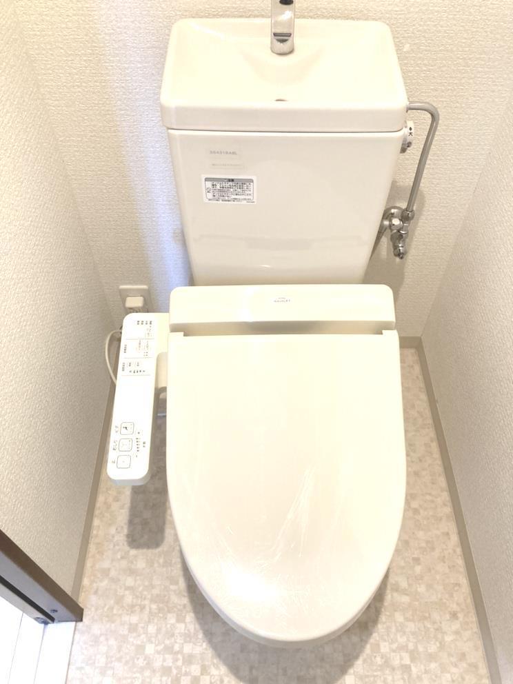 トイレ　温水洗浄便座