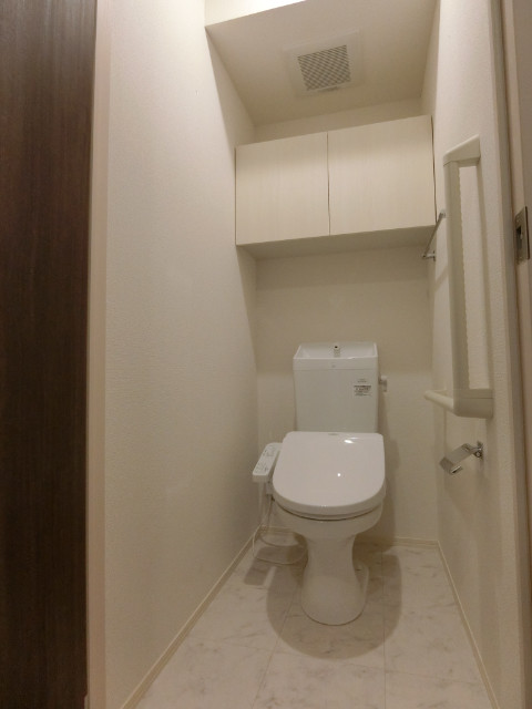 トイレ　※同施工会社参考写真