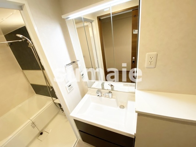 洗面設備　三面鏡タイプの洗面化粧台☆