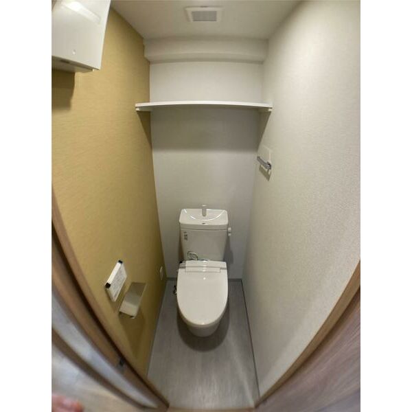 トイレ　温水洗浄便座付きのトイレです♪