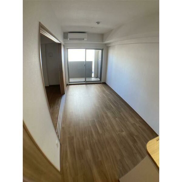 居室・リビング　エアコン付きで快適に過ごせます♪