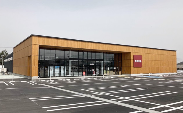 ショッピングセンター　無印良品天童長岡店（ショッピングセンター）まで1039m