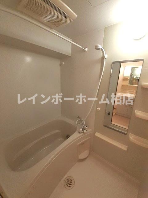 バス・シャワールーム　ゆったり過ごせるお風呂です