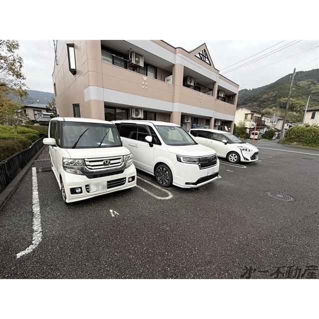 駐車場　駐車場