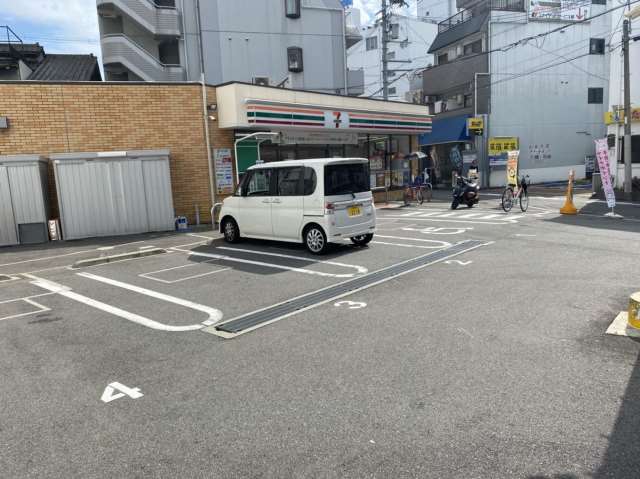 コンビニ　セブンイレブン（コンビニ）まで488m