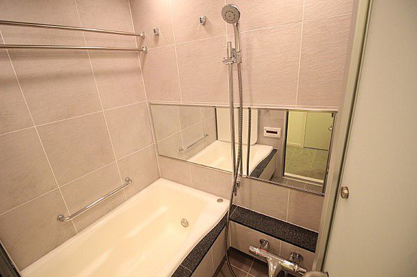 バス・シャワールーム　※別部屋参考写真