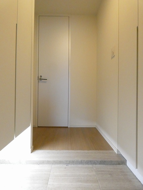 玄関　※別部屋参考写真