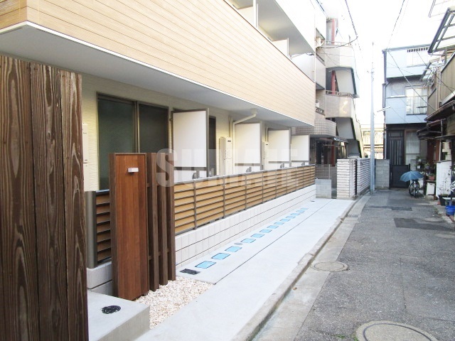 エントランス　外観です♪