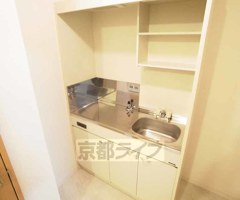 キッチン　収納多目で使い易いですね