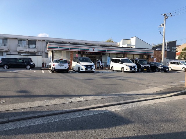 コンビニ　セブンイレブン相模原東林間１丁（コンビニ）まで180m
