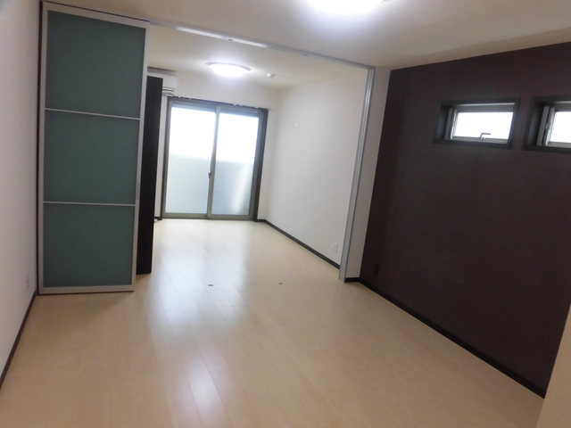居室・リビング　広々したお部屋です
