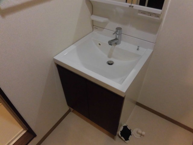洗面設備　きれいな洗面台です