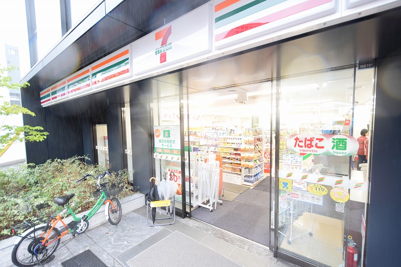 コンビニ　セブンイレブン 港区赤坂駅南店（コンビニ）まで196m