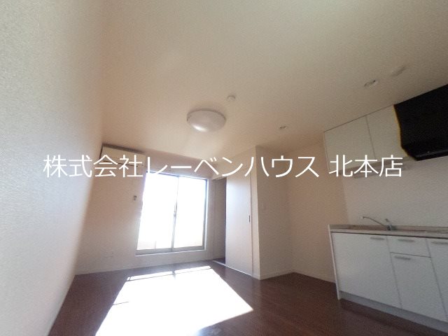 居室・リビング　これからクリーニング入ります